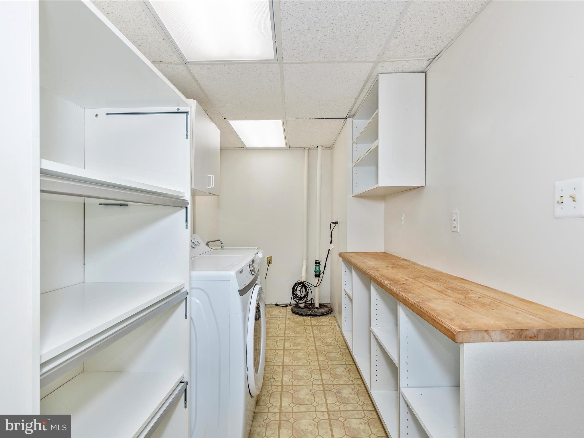 WINDY KNOLL - Residential Lease