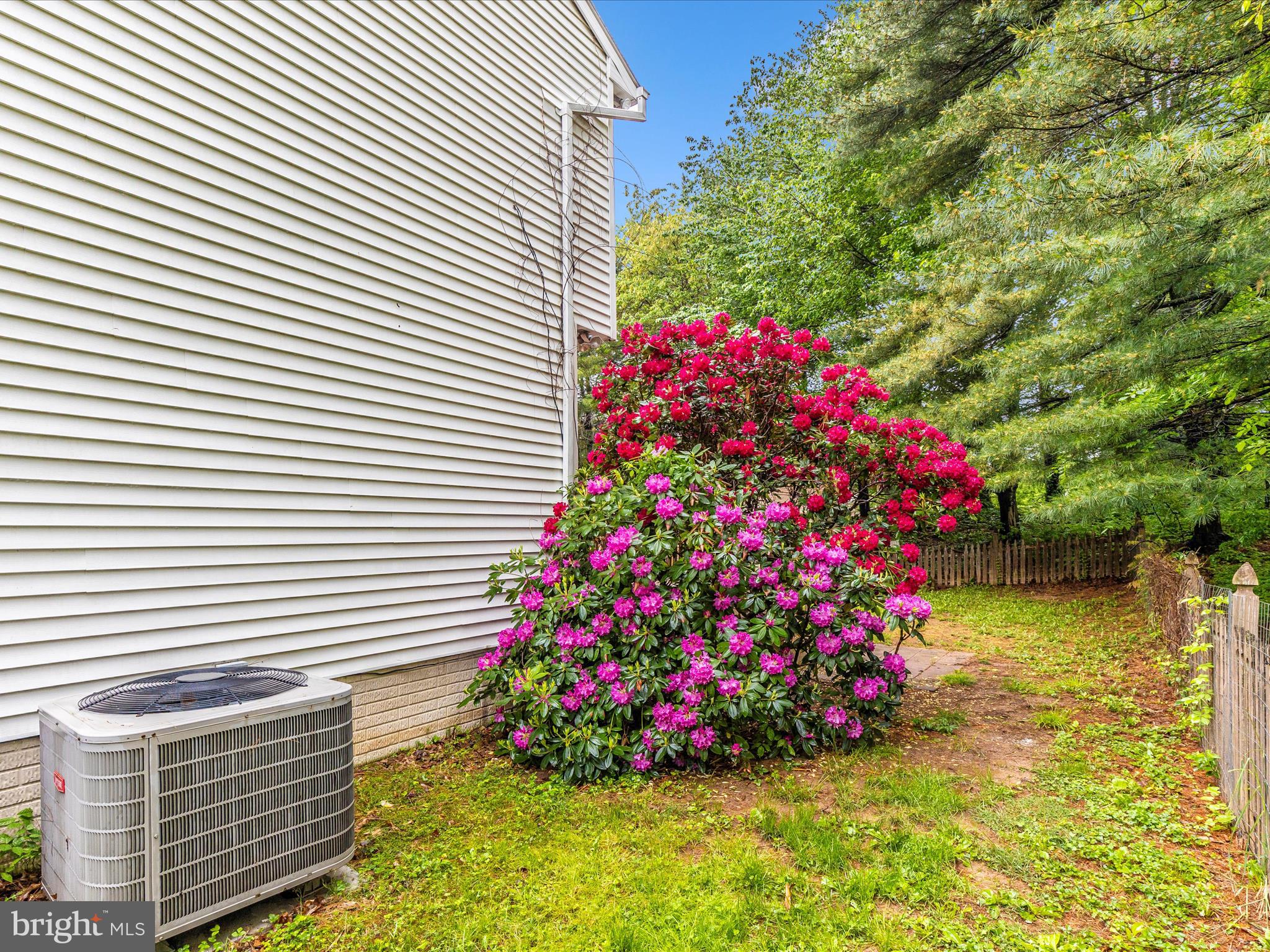 WINDY KNOLL - Residential Lease