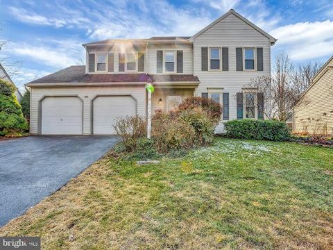 Photo of 14 TEAKWOOD CIR, ELIZABETHTOWN, PA 17022 (MLS # PALA2029614)