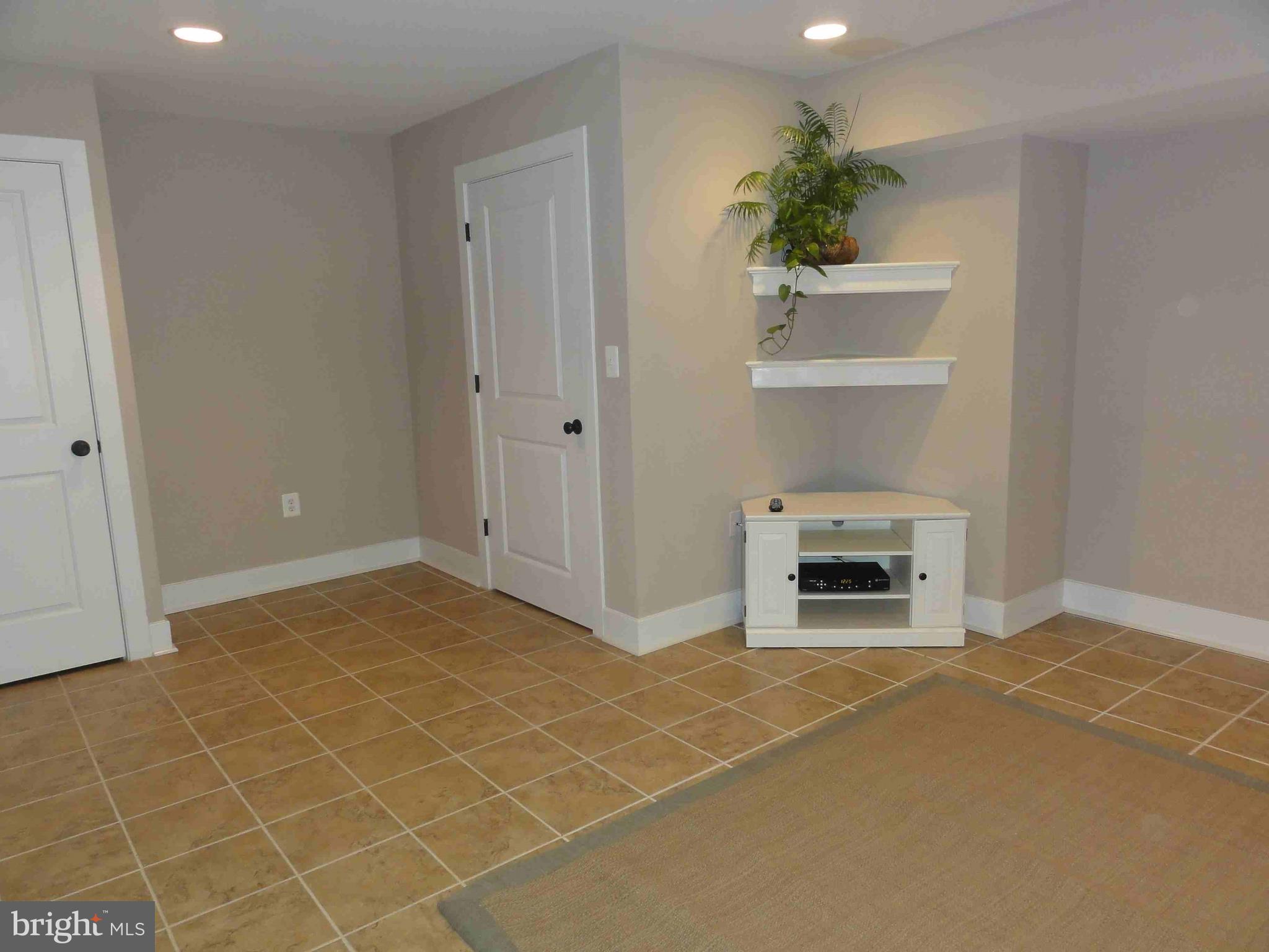 NORTH KENSINGTON - Residential Lease