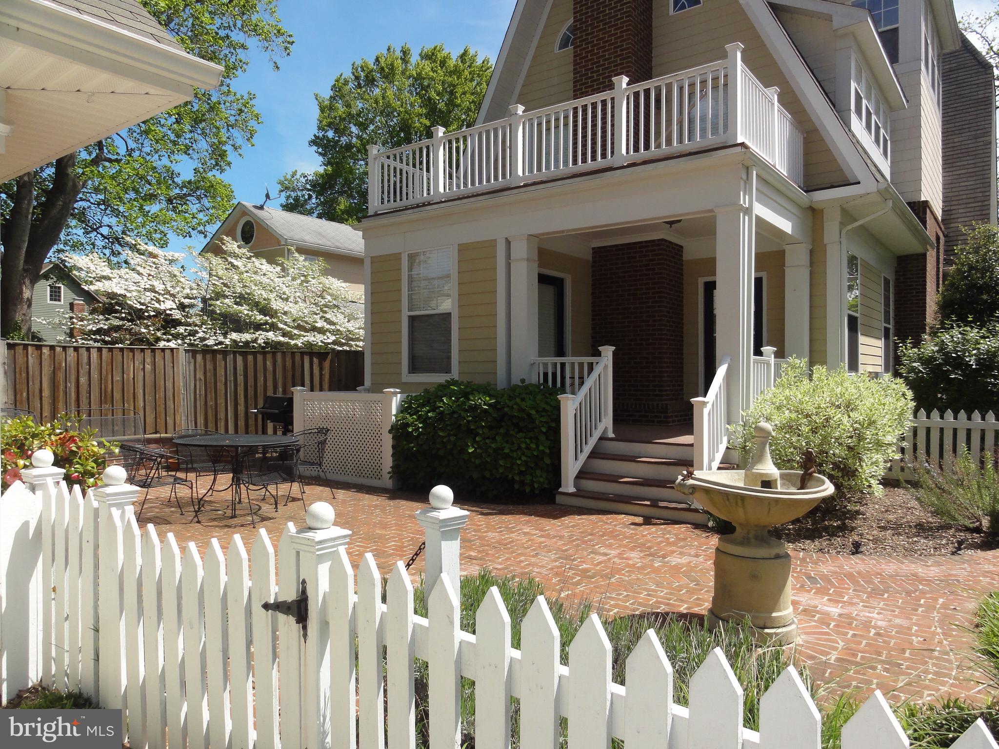 3613 DUPONT AVENUE