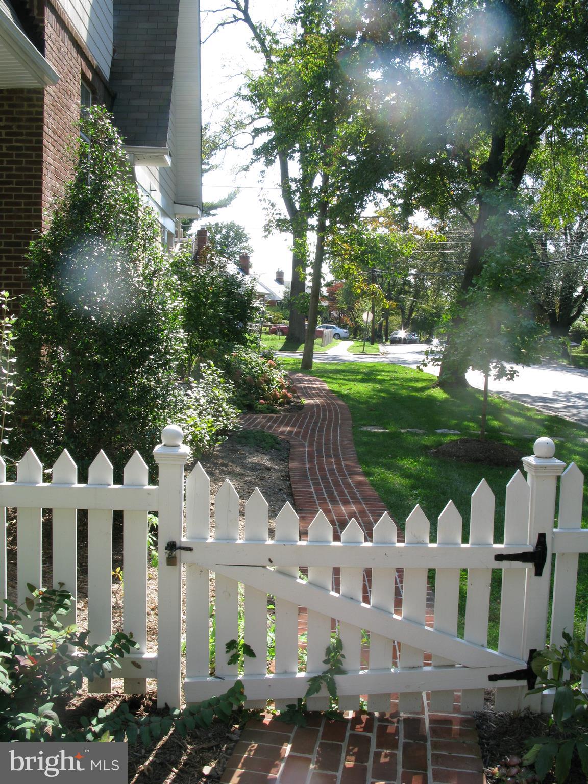 NORTH KENSINGTON - Residential Lease