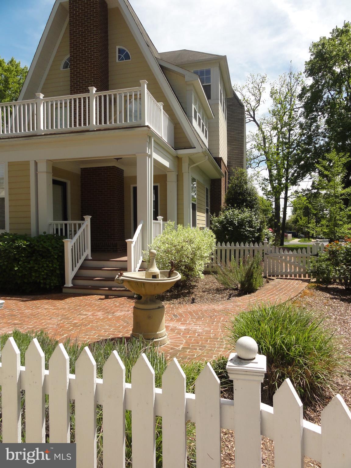 3613 DUPONT AVENUE