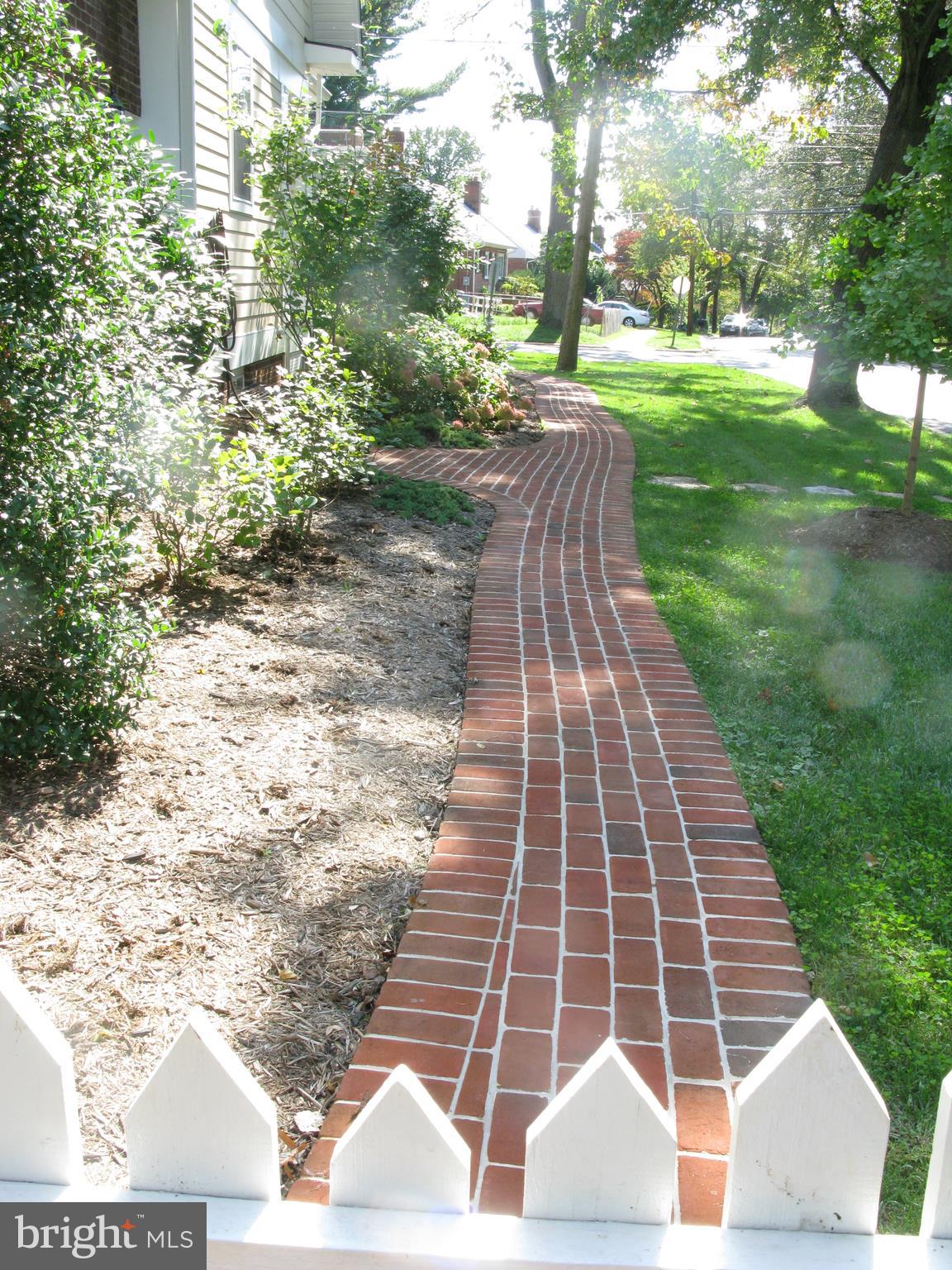 NORTH KENSINGTON - Residential Lease