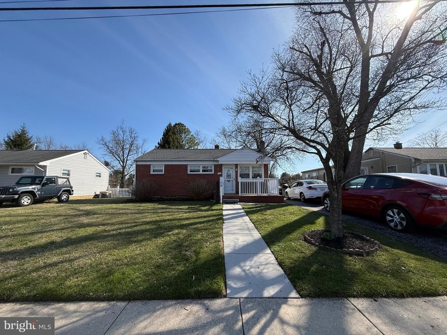 Well kept rancher with a large backyard, 3 bedrooms on the main level with a remodeled full bathroom, new LVP floors on Living room , dining room.  Lower level has in law apartment  2 bedrooms, with full bathroom, kitchen and rec room area.
Closing to shopping, restaurants and entertainment.