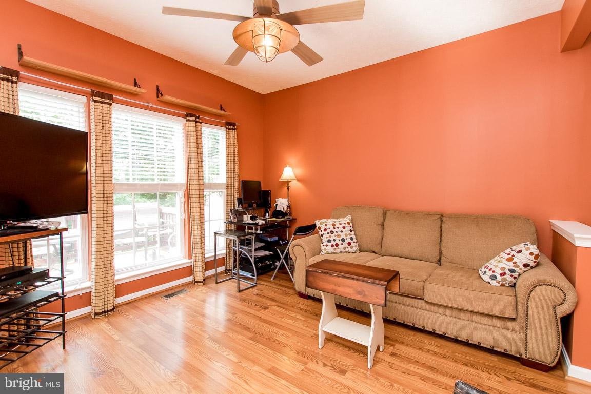 CONSTANT FRIENDSHIP - Residential