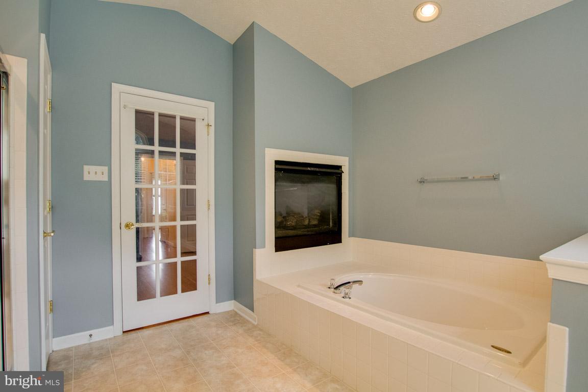 CONSTANT FRIENDSHIP - Residential