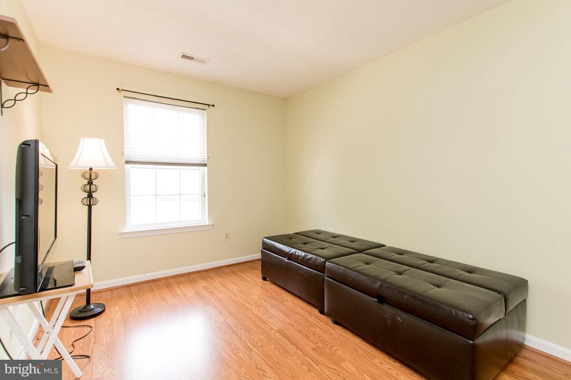 CONSTANT FRIENDSHIP - Residential