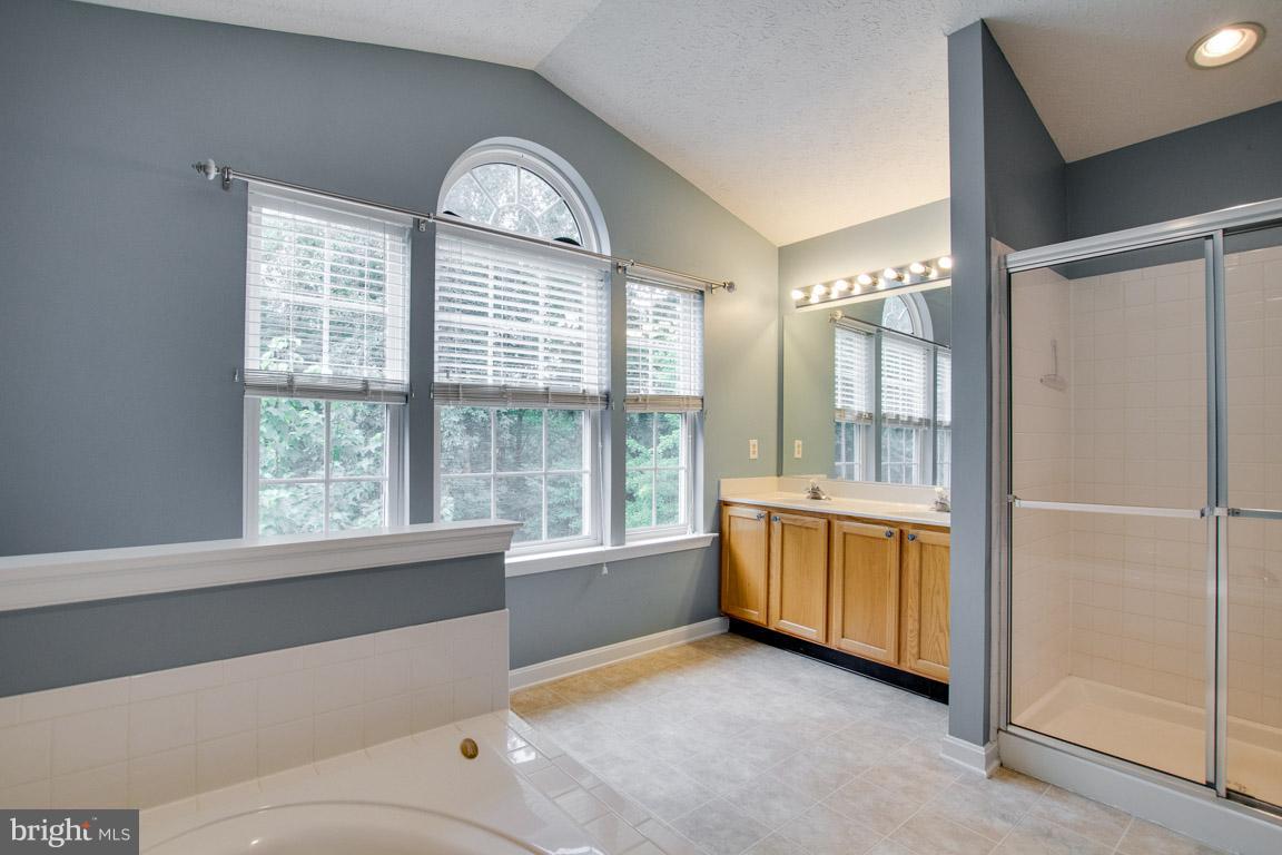 CONSTANT FRIENDSHIP - Residential