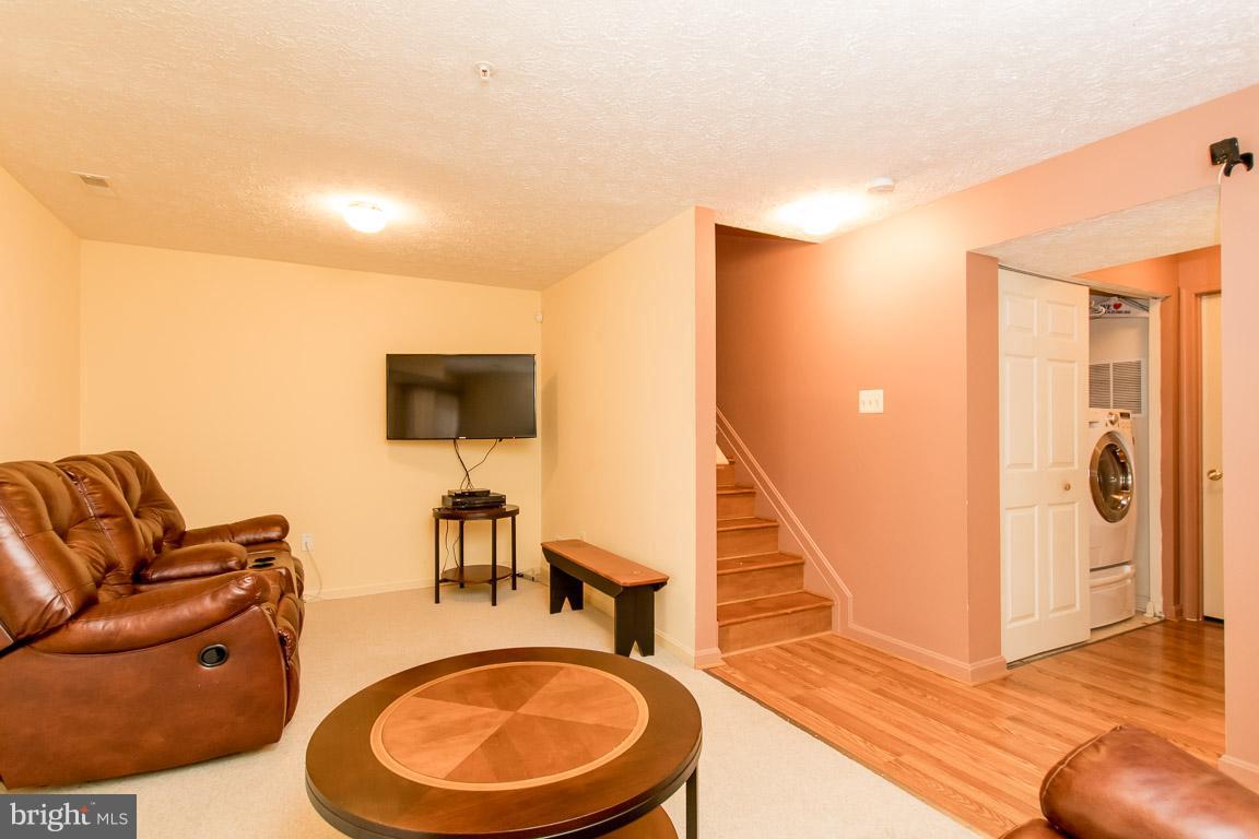 CONSTANT FRIENDSHIP - Residential