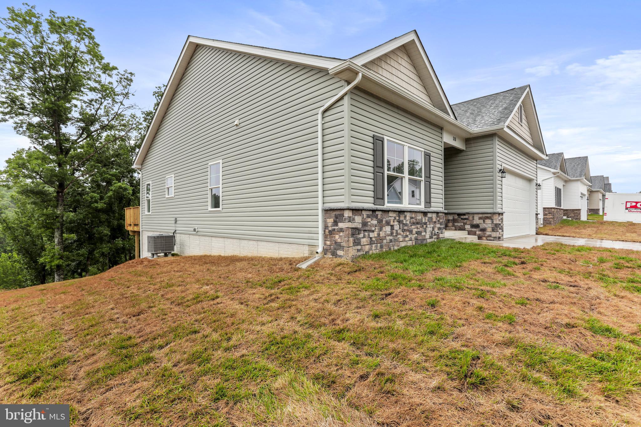 MIDDLE CREEK VISTAS - Residential