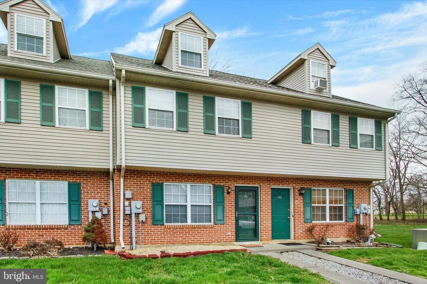 BEAUTIFUL CONDO TO RELAX AND ENJOY, LOW UTILITY COSTS, CONDO FEE $155.00 PER MONTH.  SMALL PLAYGROUND AREA AND PICNIC AREA.  BUILD EQUITY AND HAVE A WONDERFUL PLACE TO LIVE.  IT IS LOCATED IN SOUTH WESTERN SCHOOL DISTRICT.  COME SEE THIS WONDERFUL TOWNHOUSE CONVENIENT TO HANOVER.  CLOSE TO RESTAURANTS, GOLD COURSES AND SCHOOLS.  IT WON'T LAST LONG!