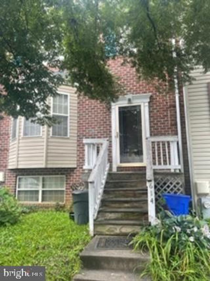 Bank owned property. sold as is. Seller will not make any repairs. Pre-approval letter and or proof of funds required with all offers. Buyers agent will pay $150  technology fee at settlement to submit offers.  Agents see the agent remarks to submit all offers. "Chase Employees: Please see the Chase Acknowledgement for restrictions"