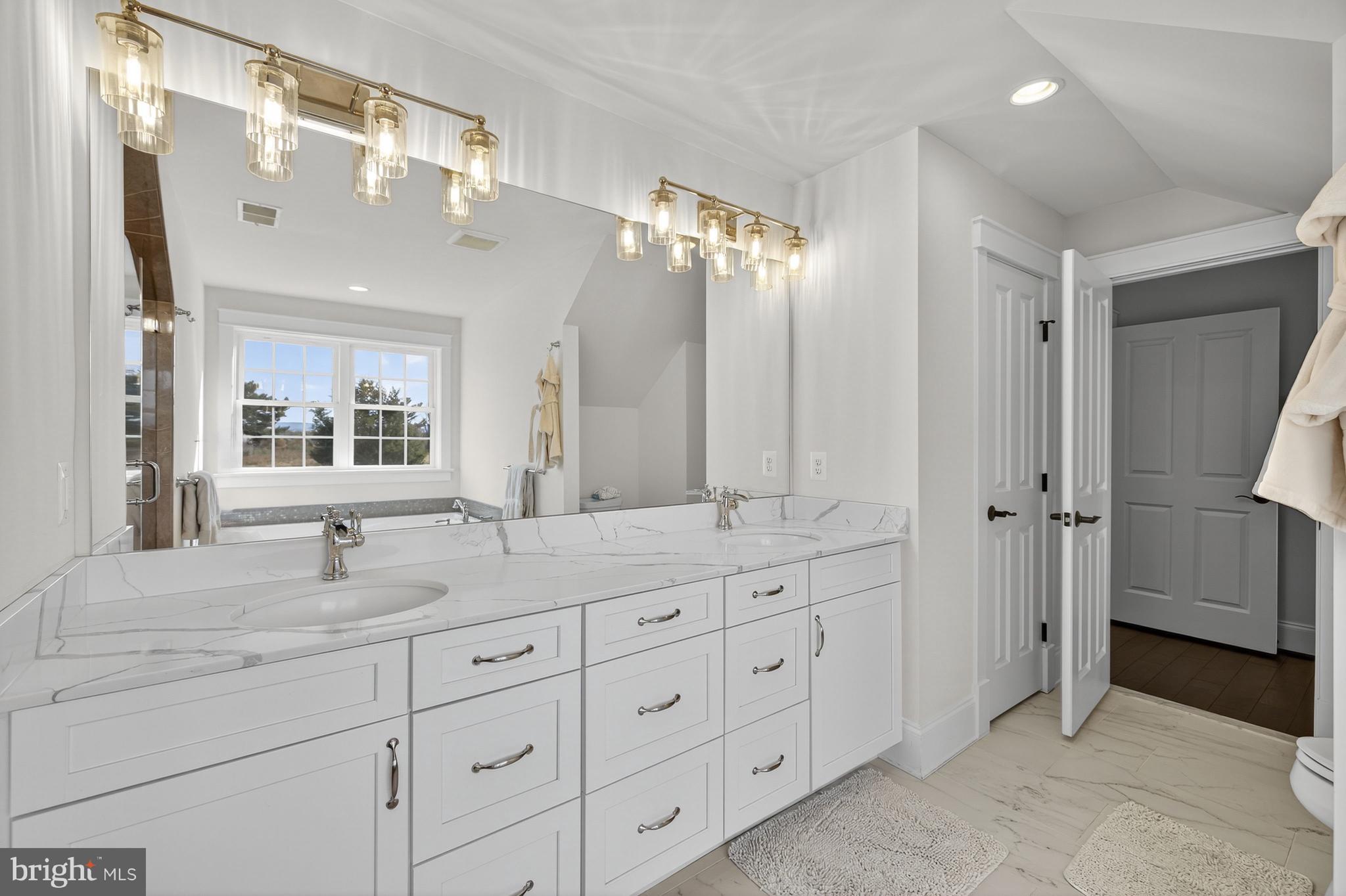 APPLETON FARM ESTATES - Residential