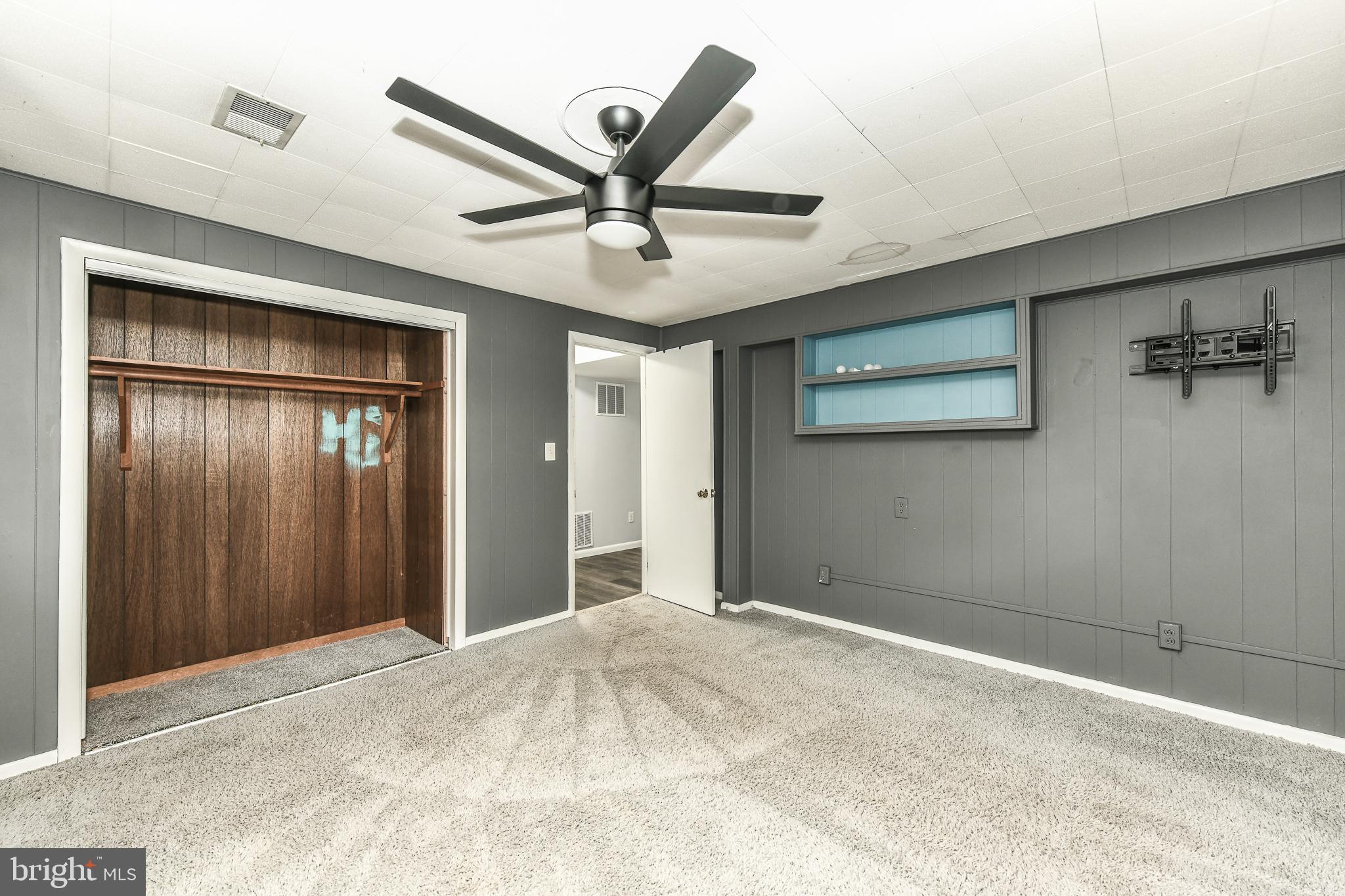 ROLLING VALLEY - Residential Lease