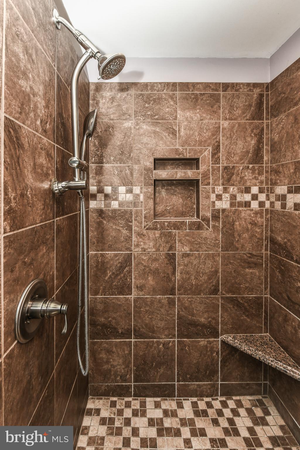 ROLLING VALLEY - Residential Lease