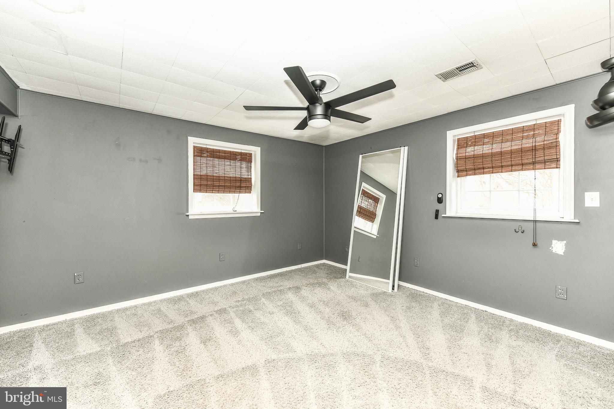 ROLLING VALLEY - Residential Lease