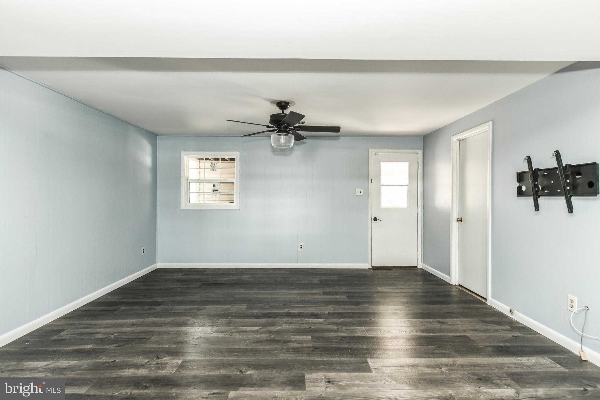 ROLLING VALLEY - Residential Lease