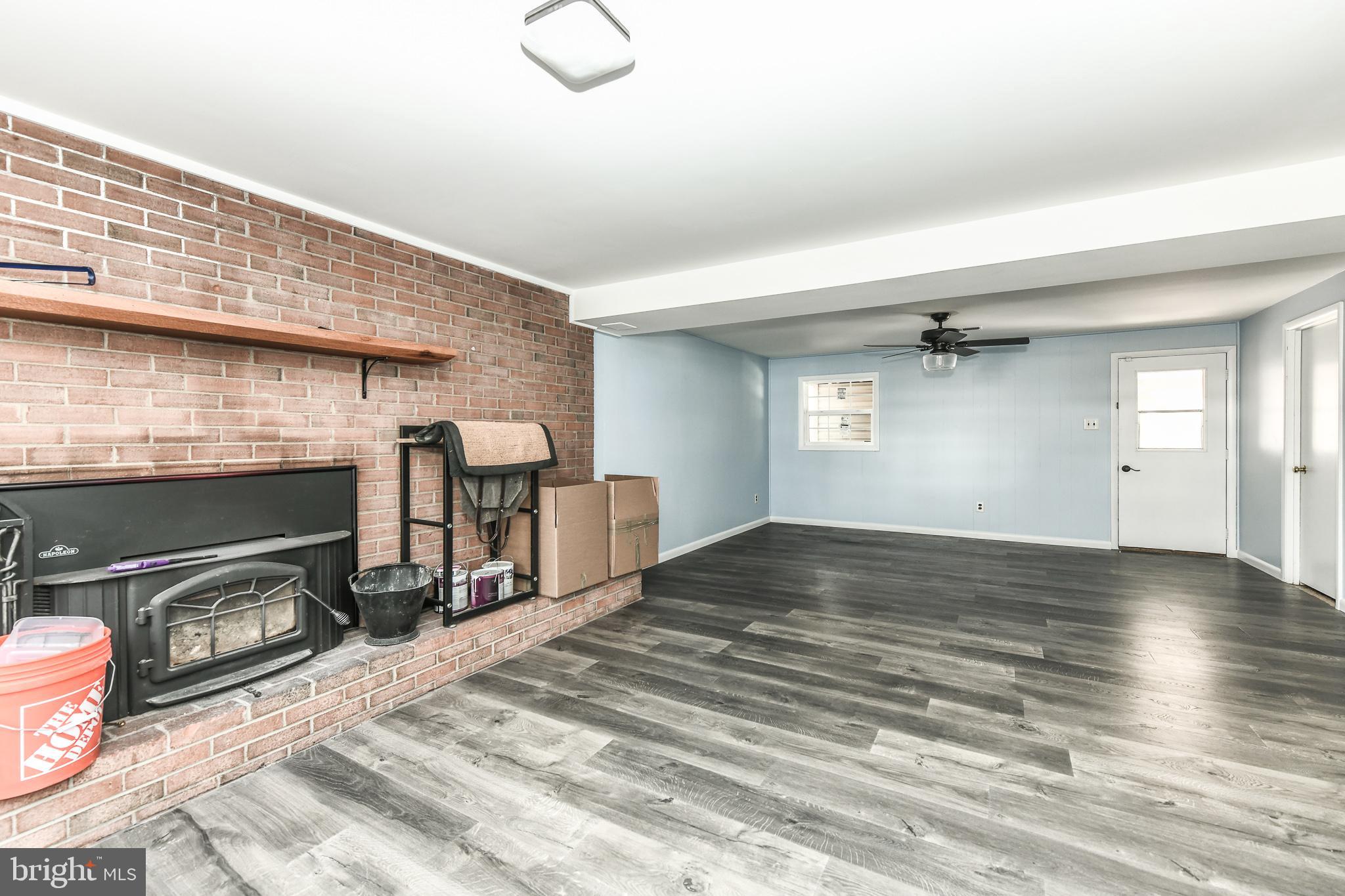 ROLLING VALLEY - Residential Lease