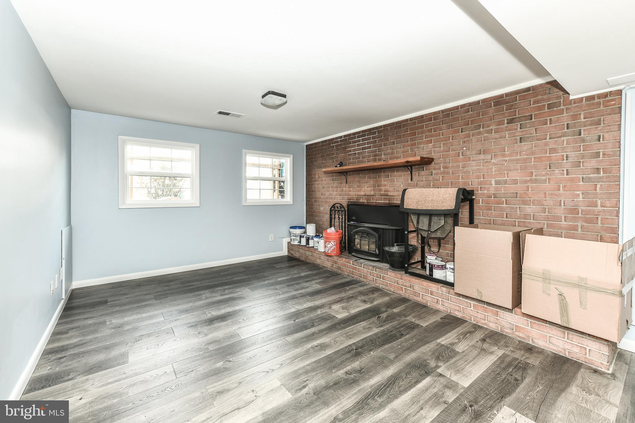 ROLLING VALLEY - Residential Lease