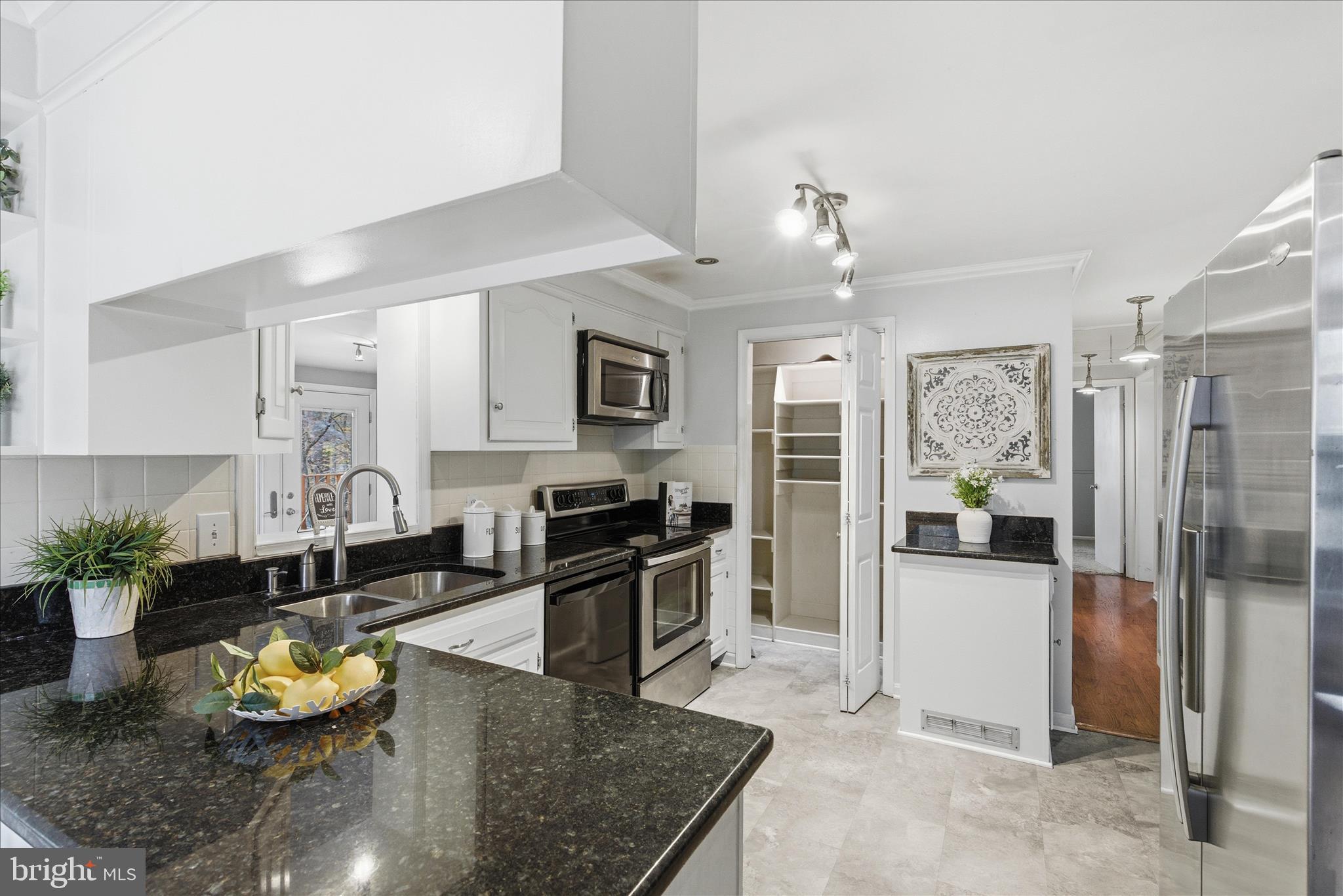 BIRCH MANOR - Residential