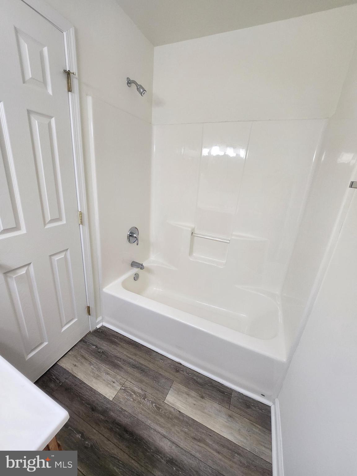 THE TOWNES OF RIDGEWAY - Residential Lease