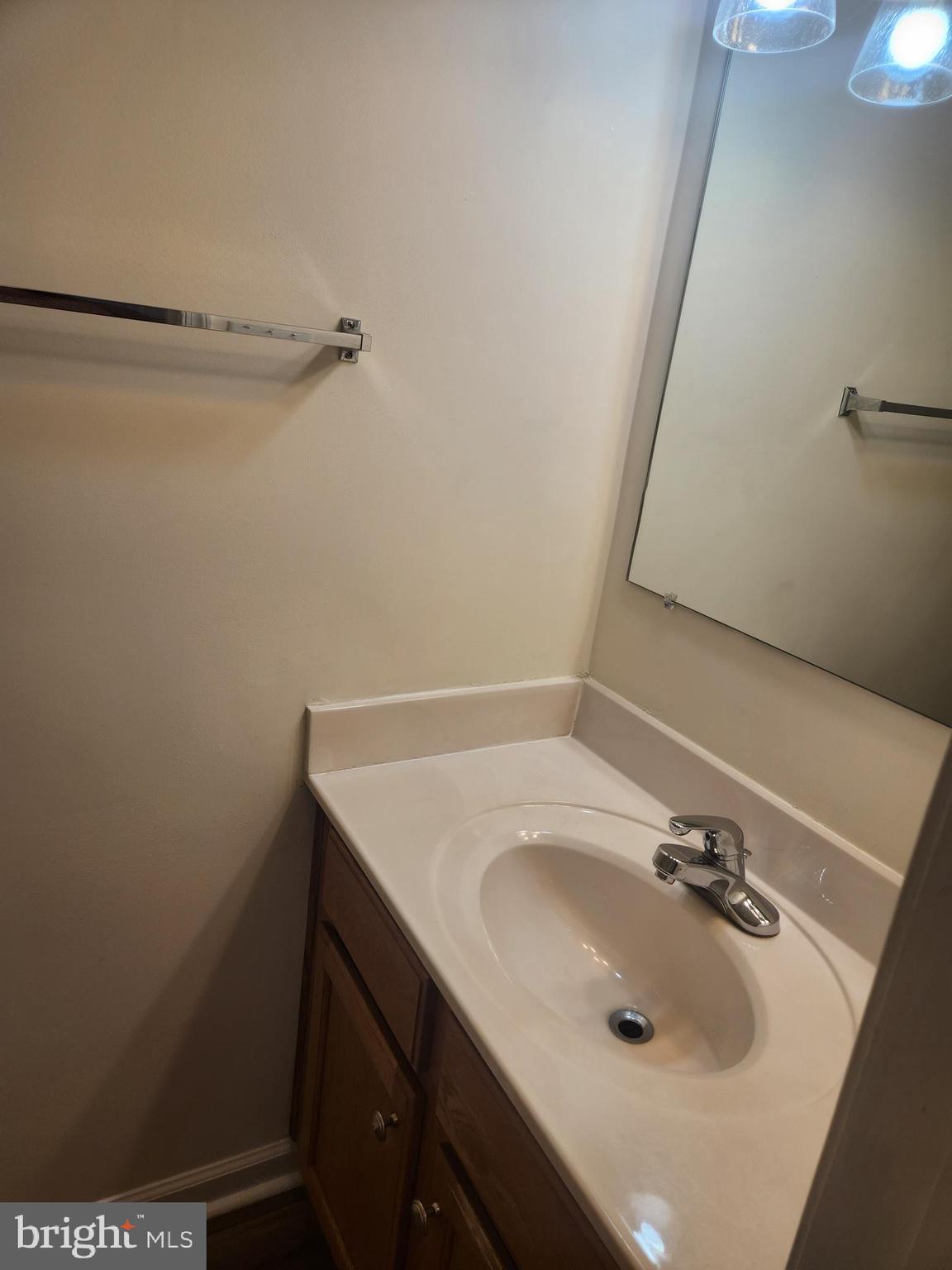 THE TOWNES OF RIDGEWAY - Residential Lease