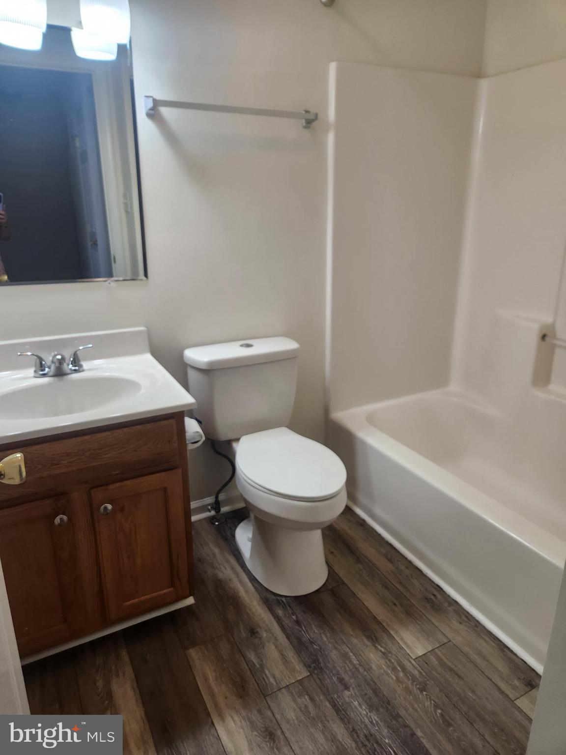 THE TOWNES OF RIDGEWAY - Residential Lease