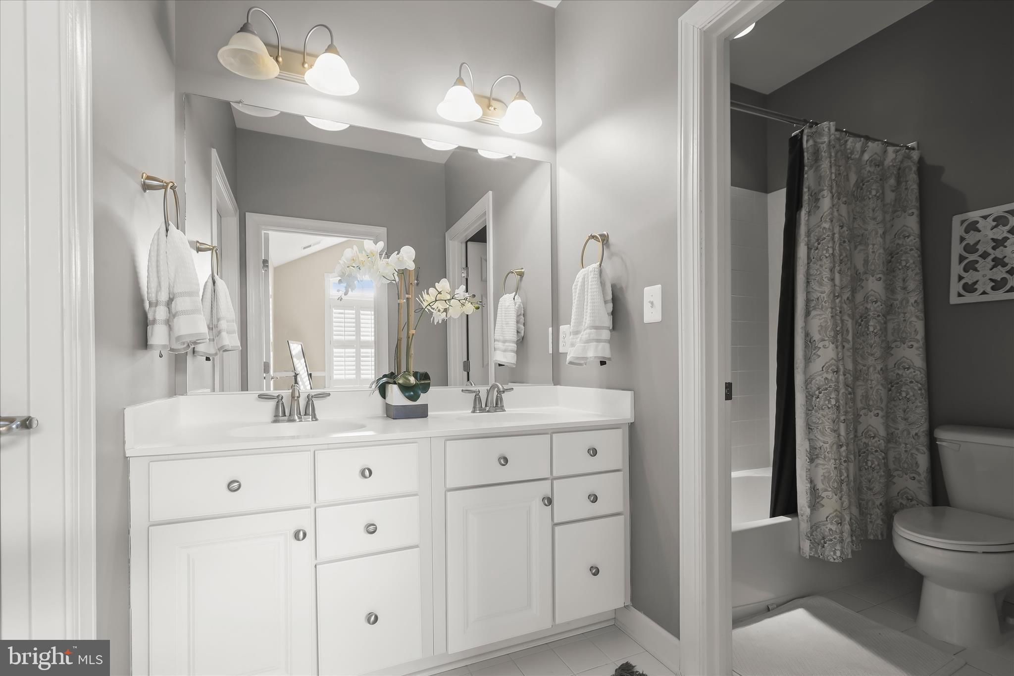 COURTYARDS AT WAVERLY WOODS - Residential