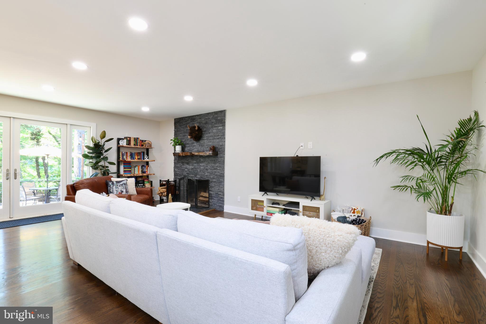 PINECREST - Residential Lease