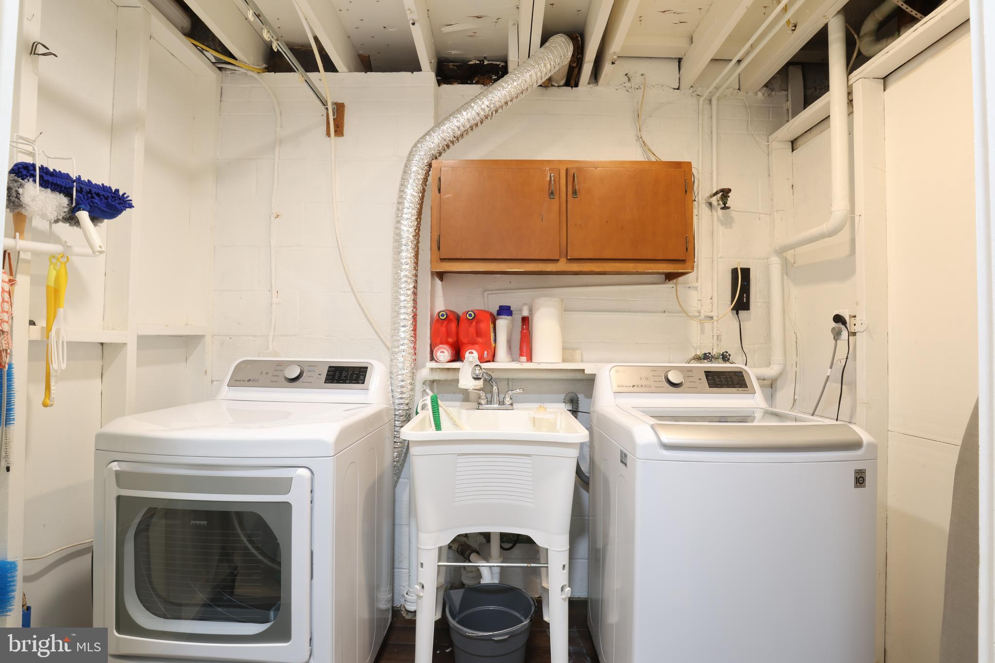 PINECREST - Residential Lease