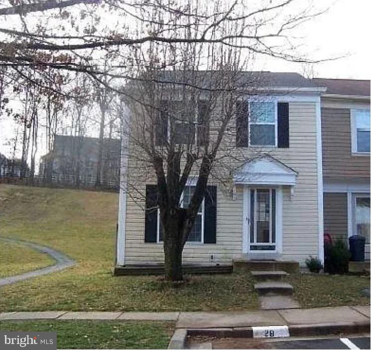 Welcome to this newly renovated end unit with 3 bedroom, 2.5 Bath in very quiete and peaceful neighborhood. Fenced back yard and private patio is perfect for relaxation. 2 reserved parking spots offers hassle free parking. Fully finished basement