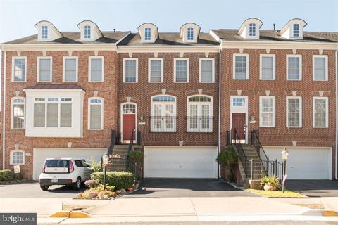 Townhouse For Rent - 14371 Verde Place<br/> HAYMARKET, VA 20169