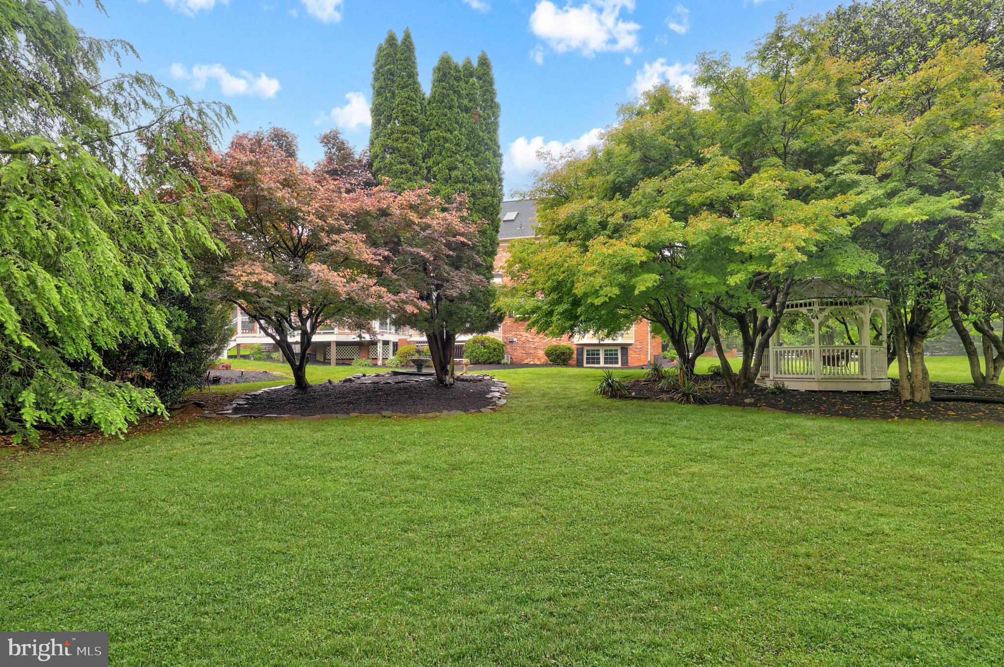SENECA KNOLL - Residential