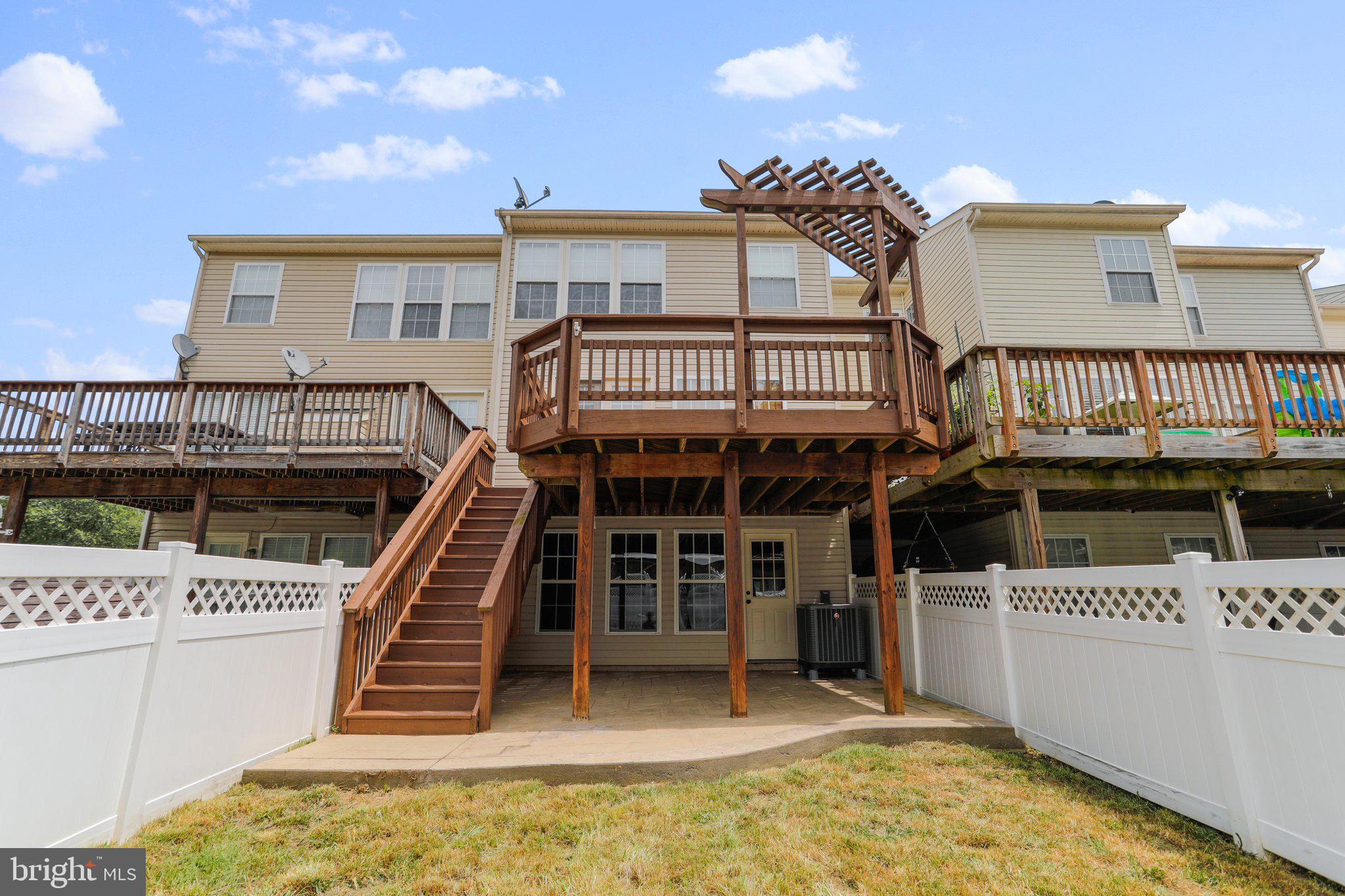 LAKELAND PLACE - Residential Lease