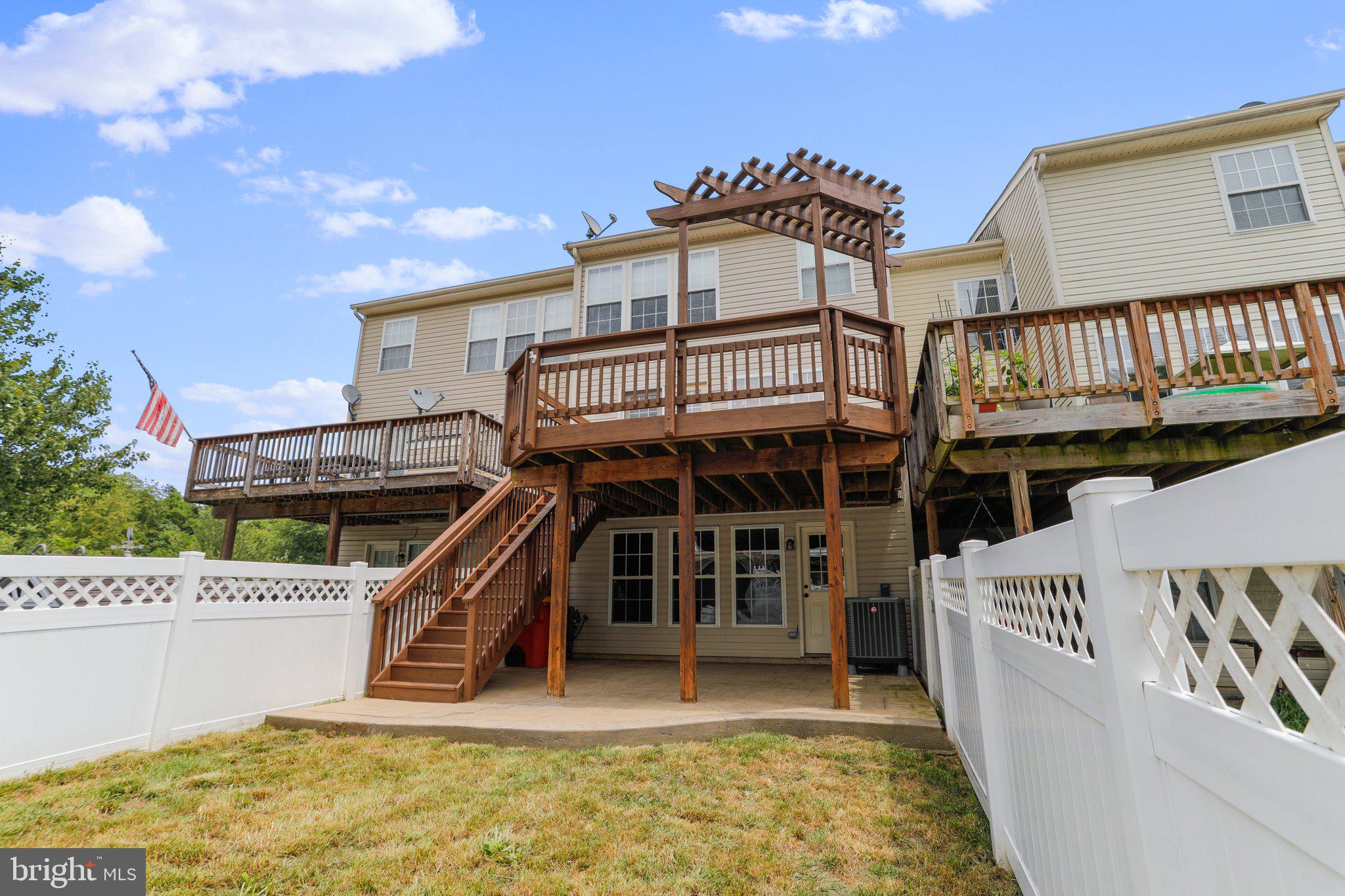 LAKELAND PLACE - Residential Lease