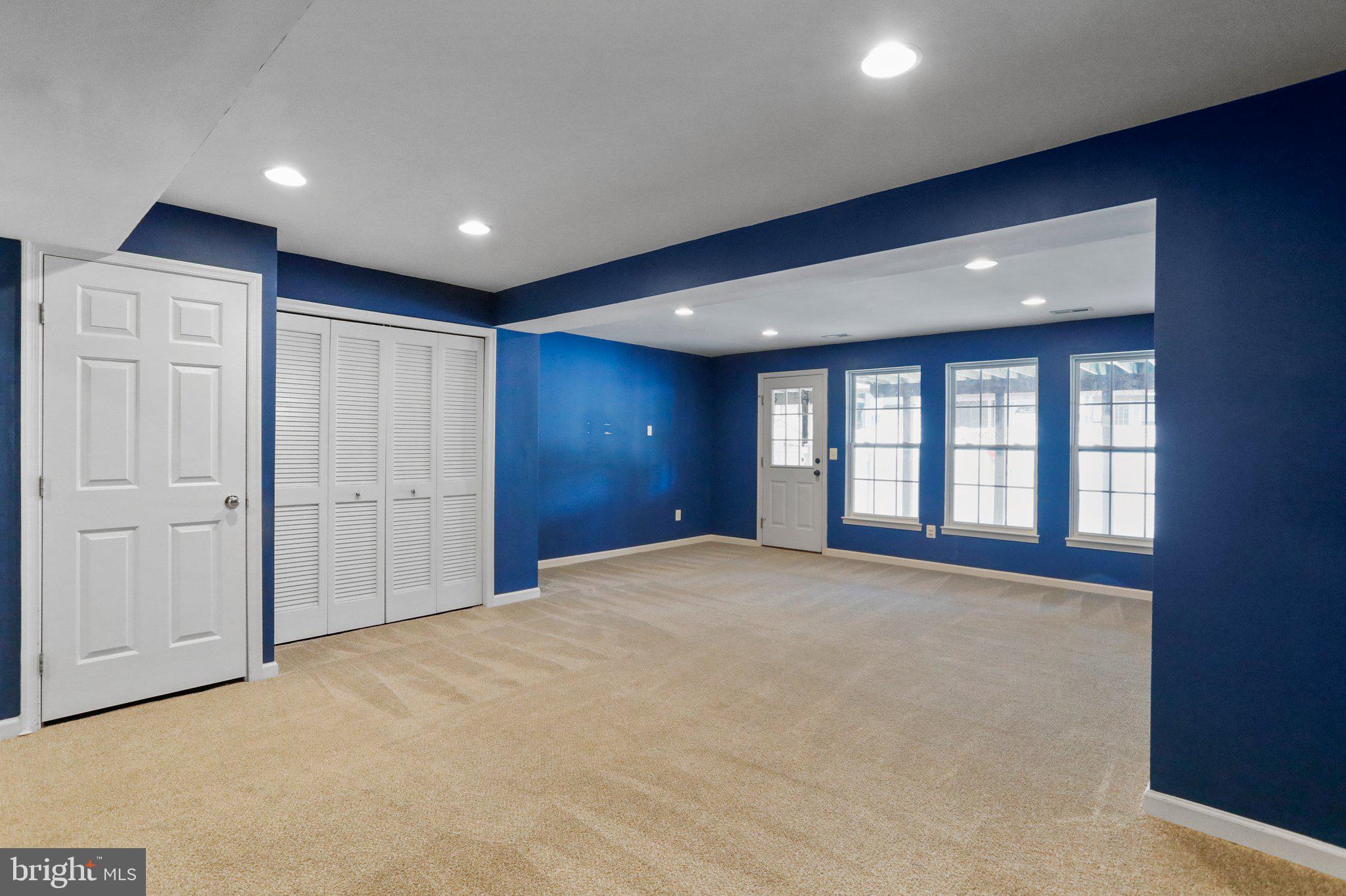 LAKELAND PLACE - Residential Lease