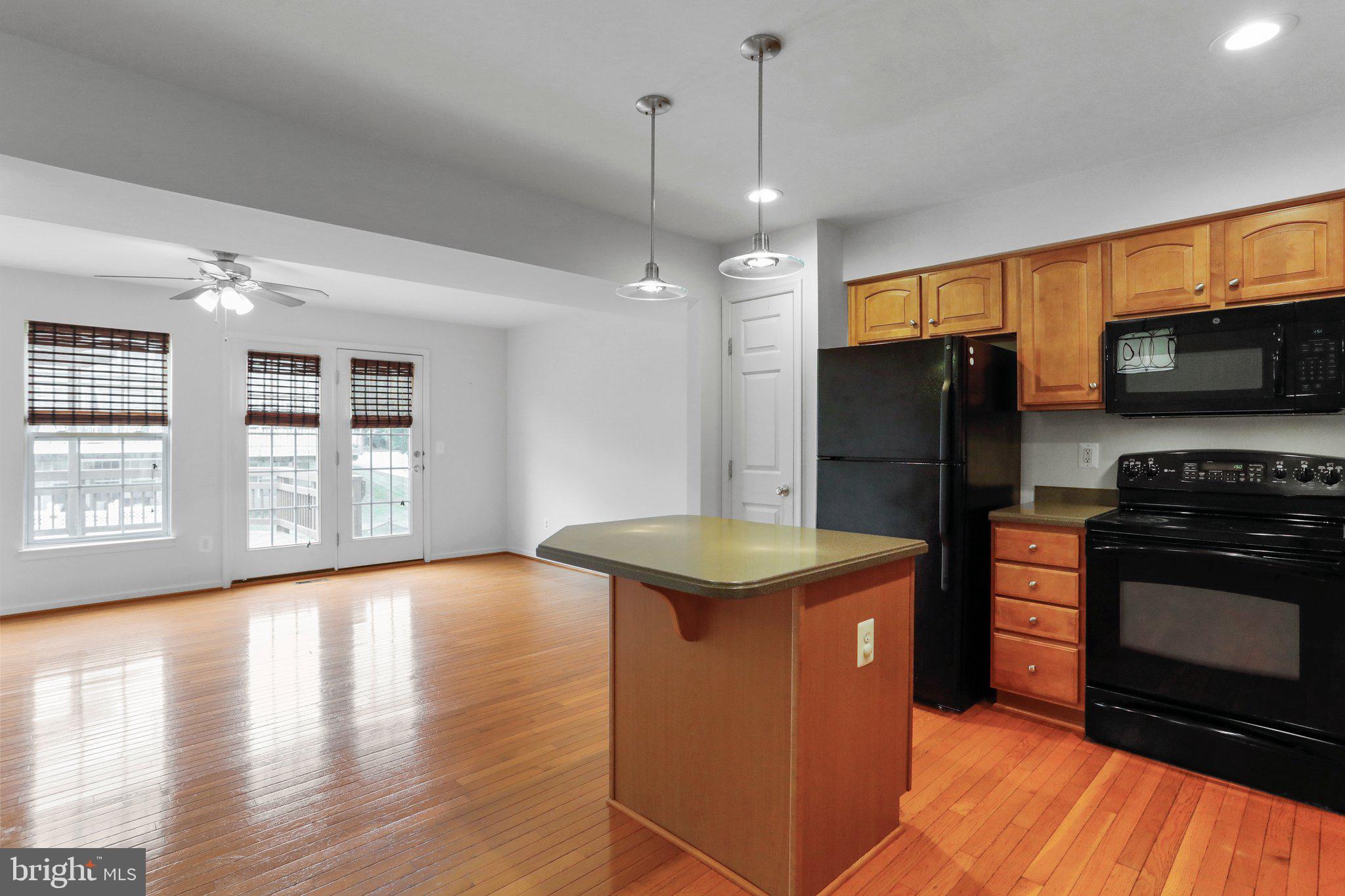 LAKELAND PLACE - Residential Lease