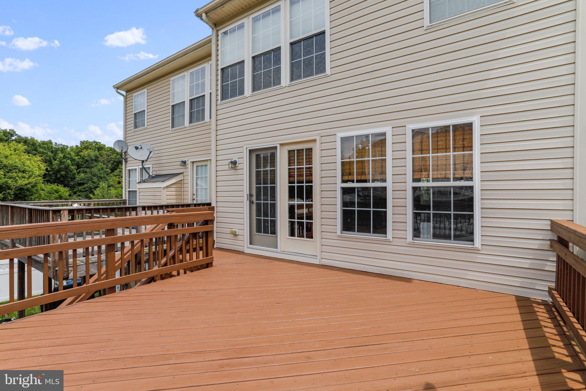 LAKELAND PLACE - Residential Lease