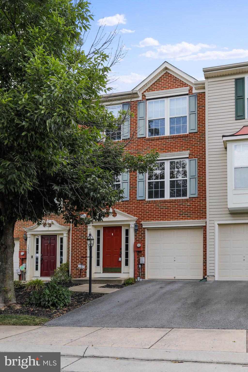 LAKELAND PLACE - Residential Lease