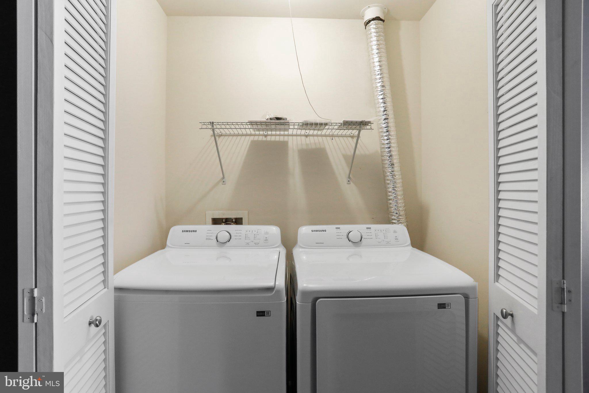 LAKELAND PLACE - Residential Lease