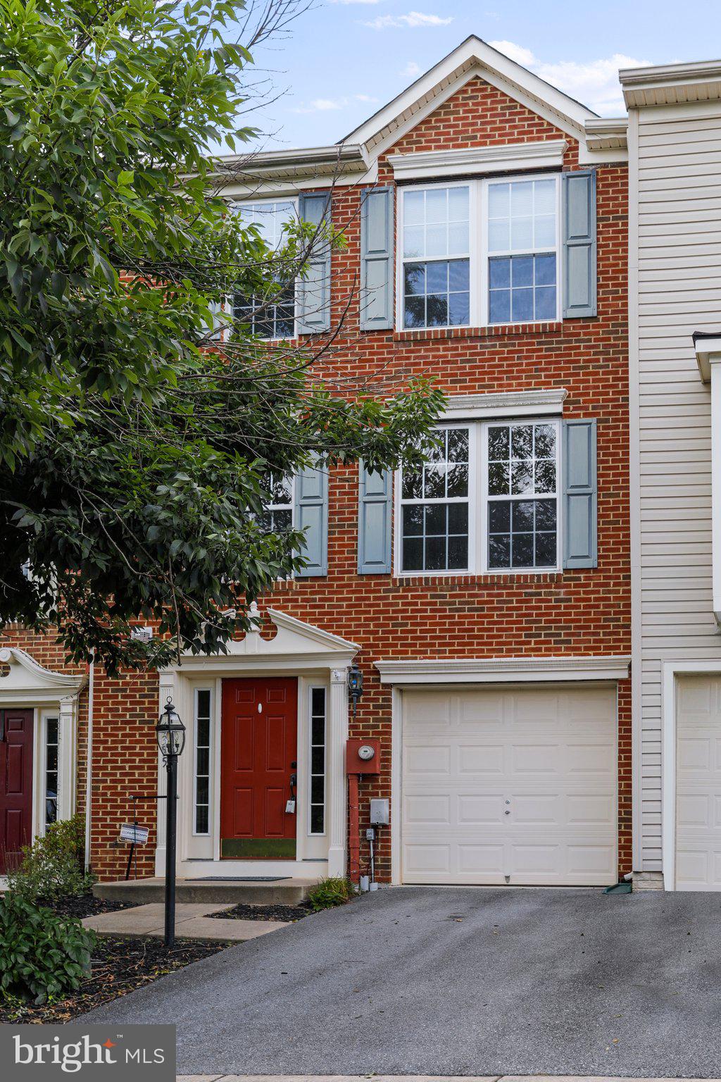 LAKELAND PLACE - Residential Lease