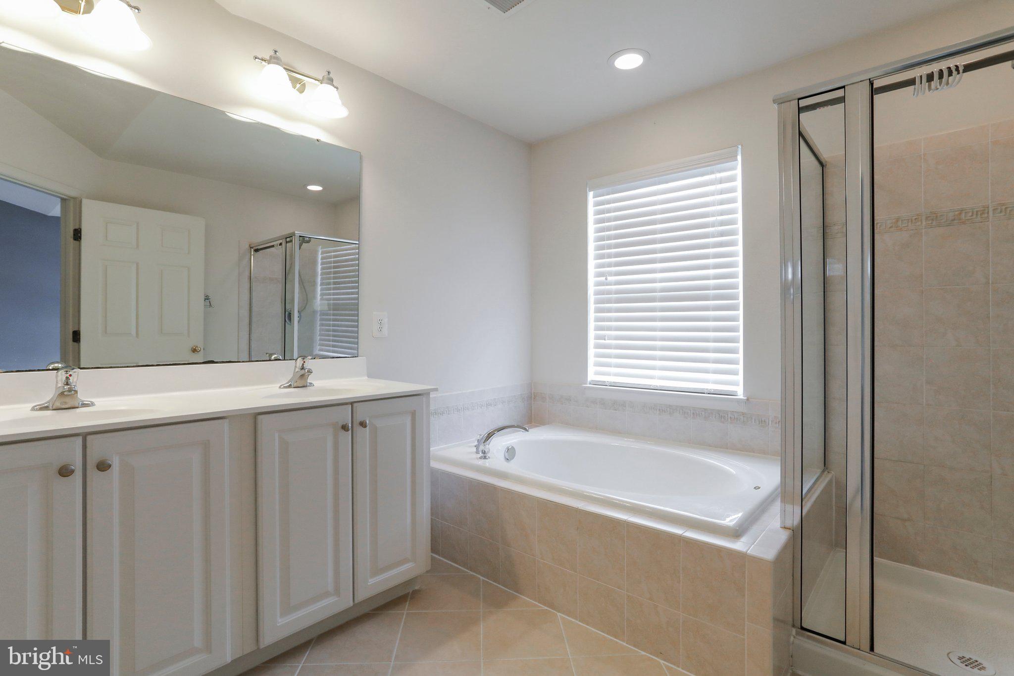 LAKELAND PLACE - Residential Lease