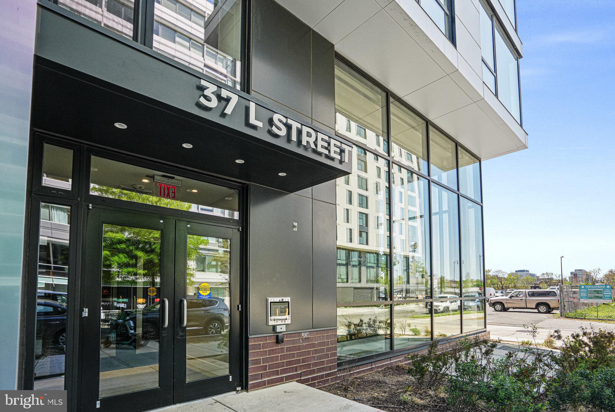 37 L STREET SE 101