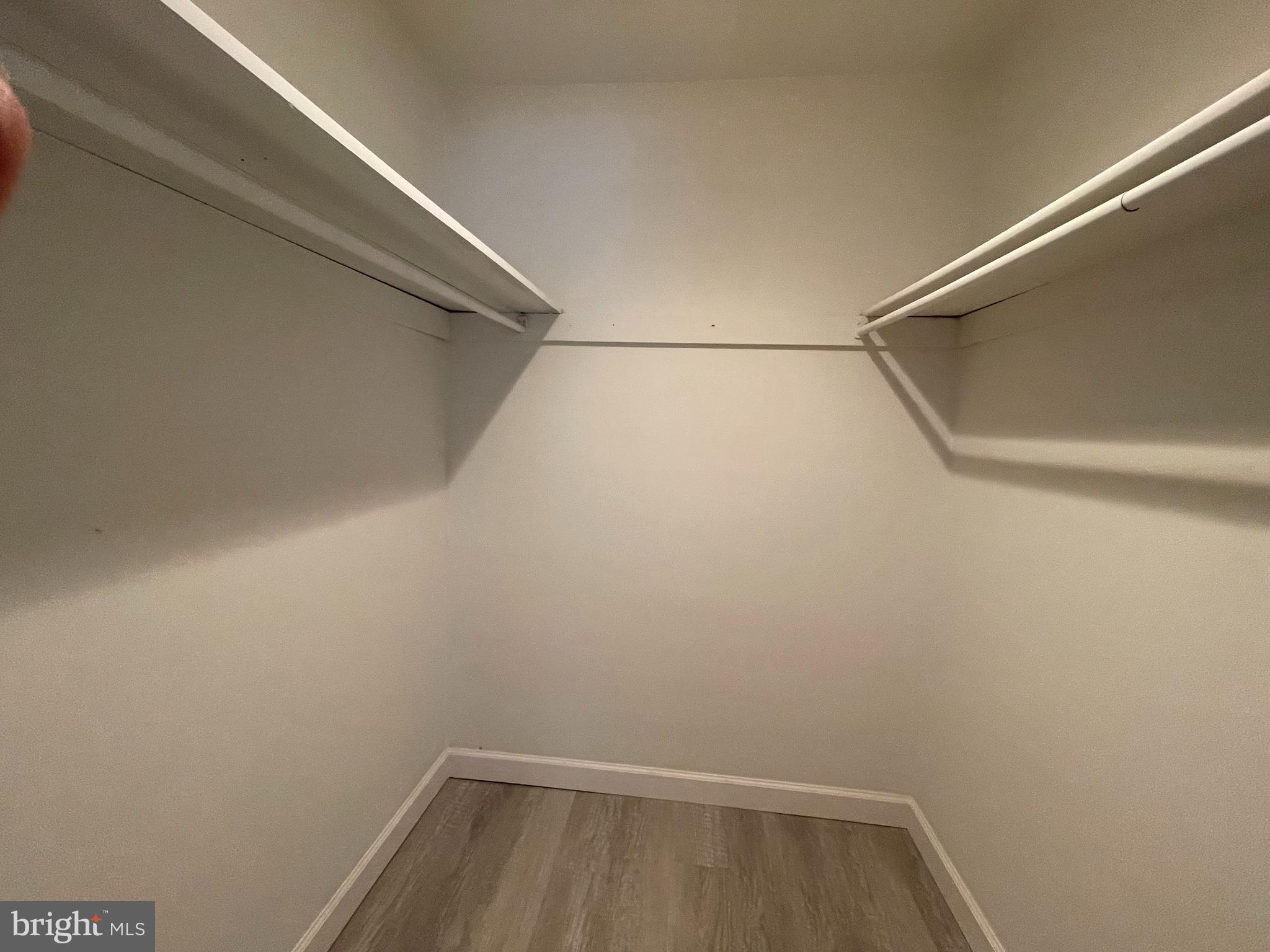 LONG REACH - Residential Lease