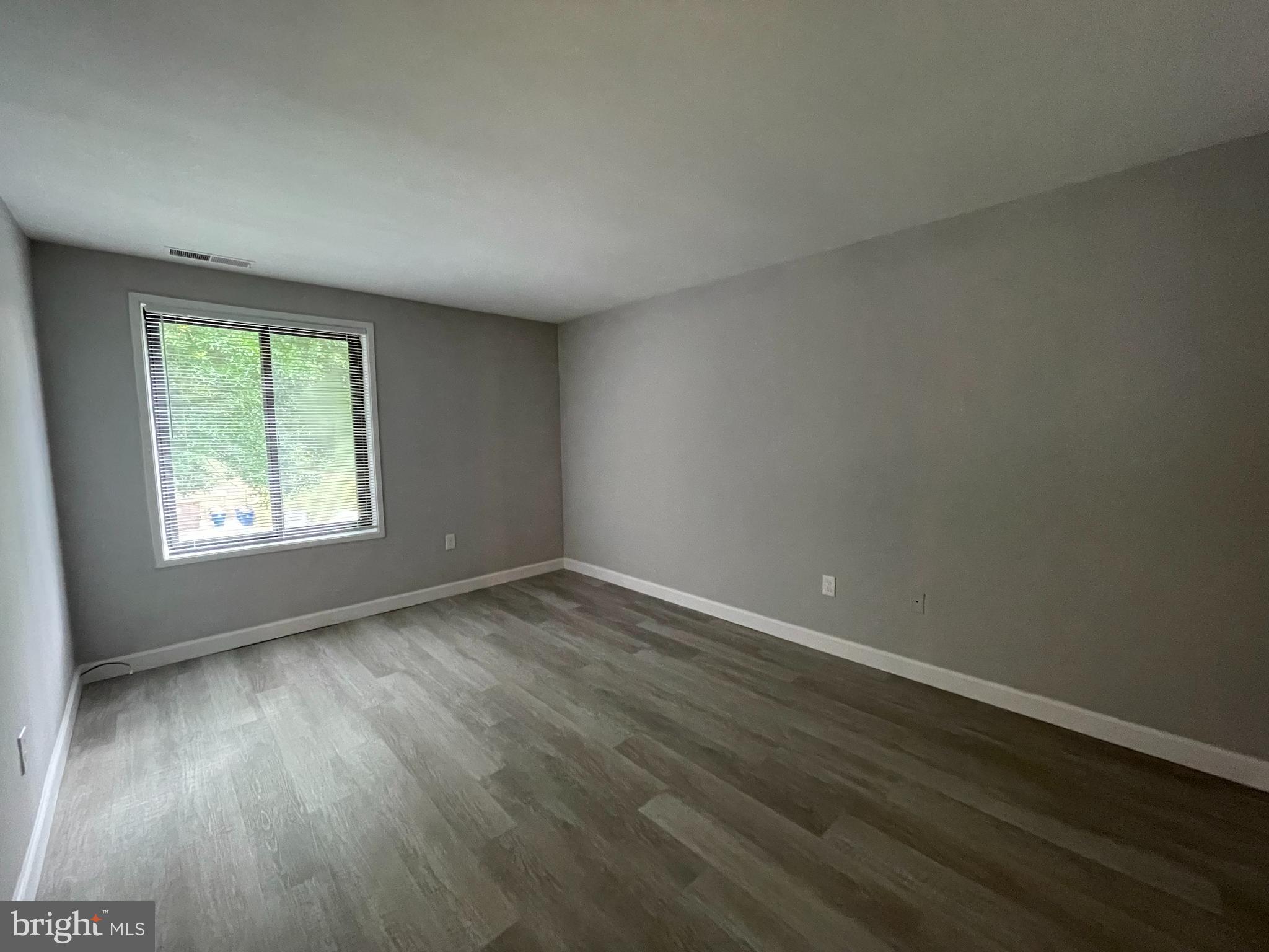 LONG REACH - Residential Lease