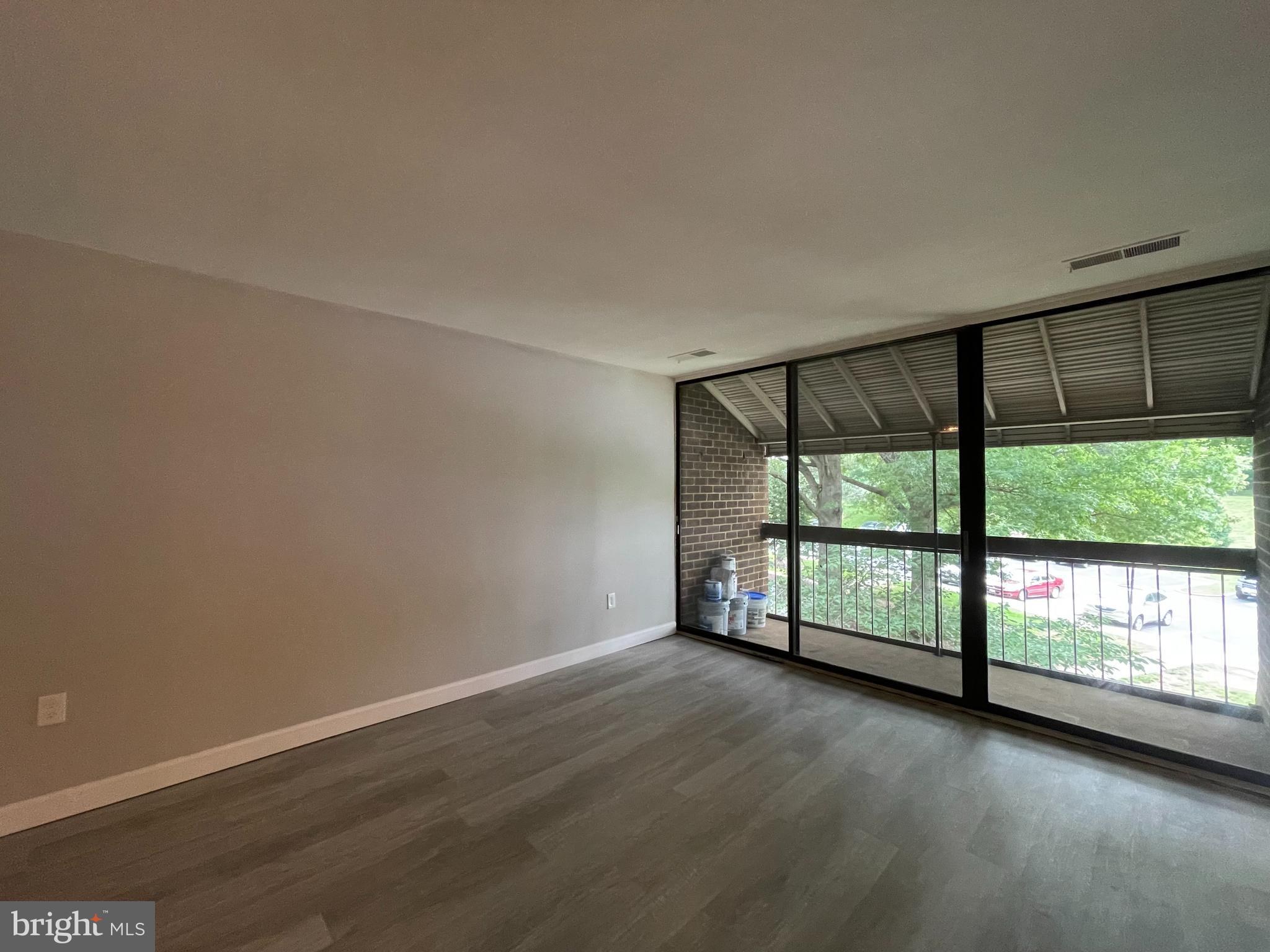 LONG REACH - Residential Lease