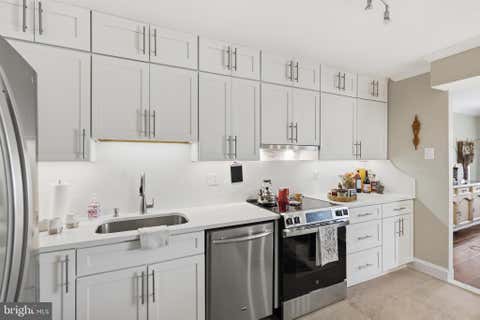 Photo of 8360 Greensboro Drive #1009, MCLEAN, VA 22102 (MLS # VAFX2337506)