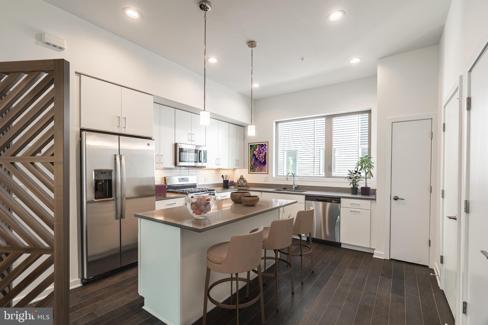 3022 VICE ADMIRAL WAY 22D