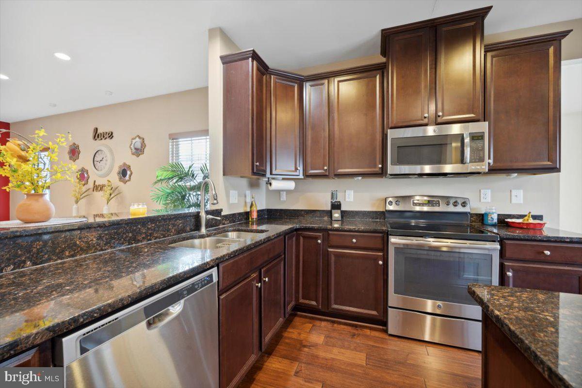 HANOVER WOODS - Residential